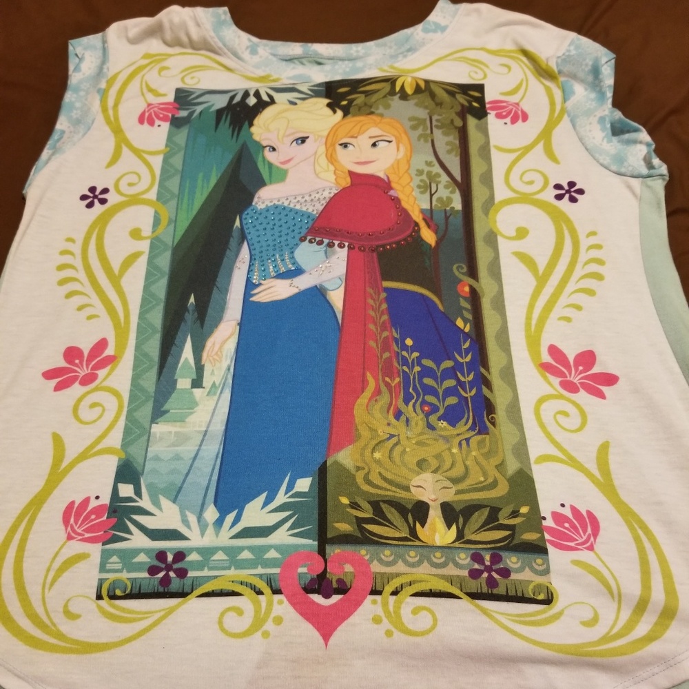 Frozen Shirt. Used 4 times . Anna and Elisa